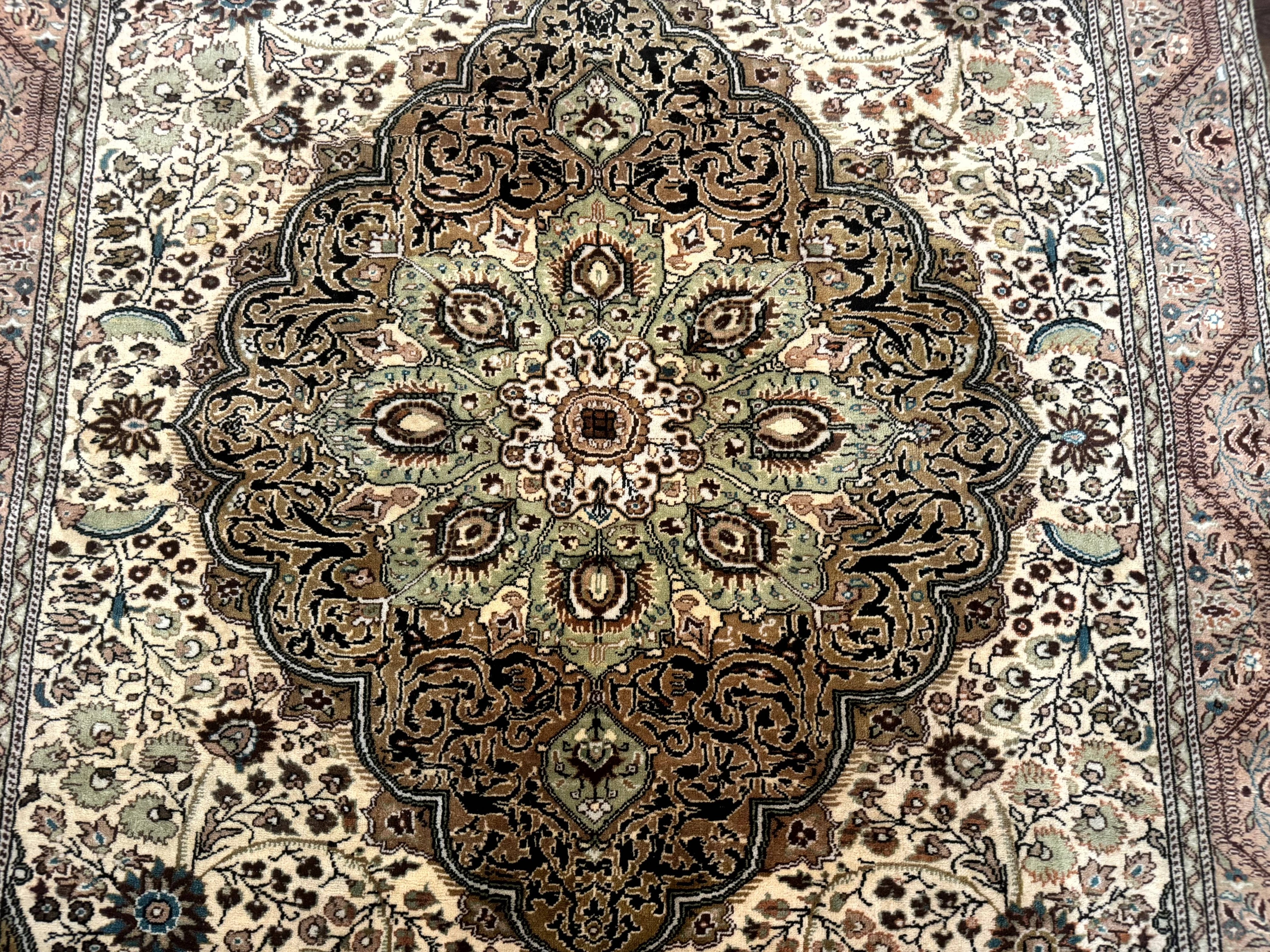 Turkish Sivas Rug 6x9, Floral Medallion, Vintage Handmade Wool Carpet