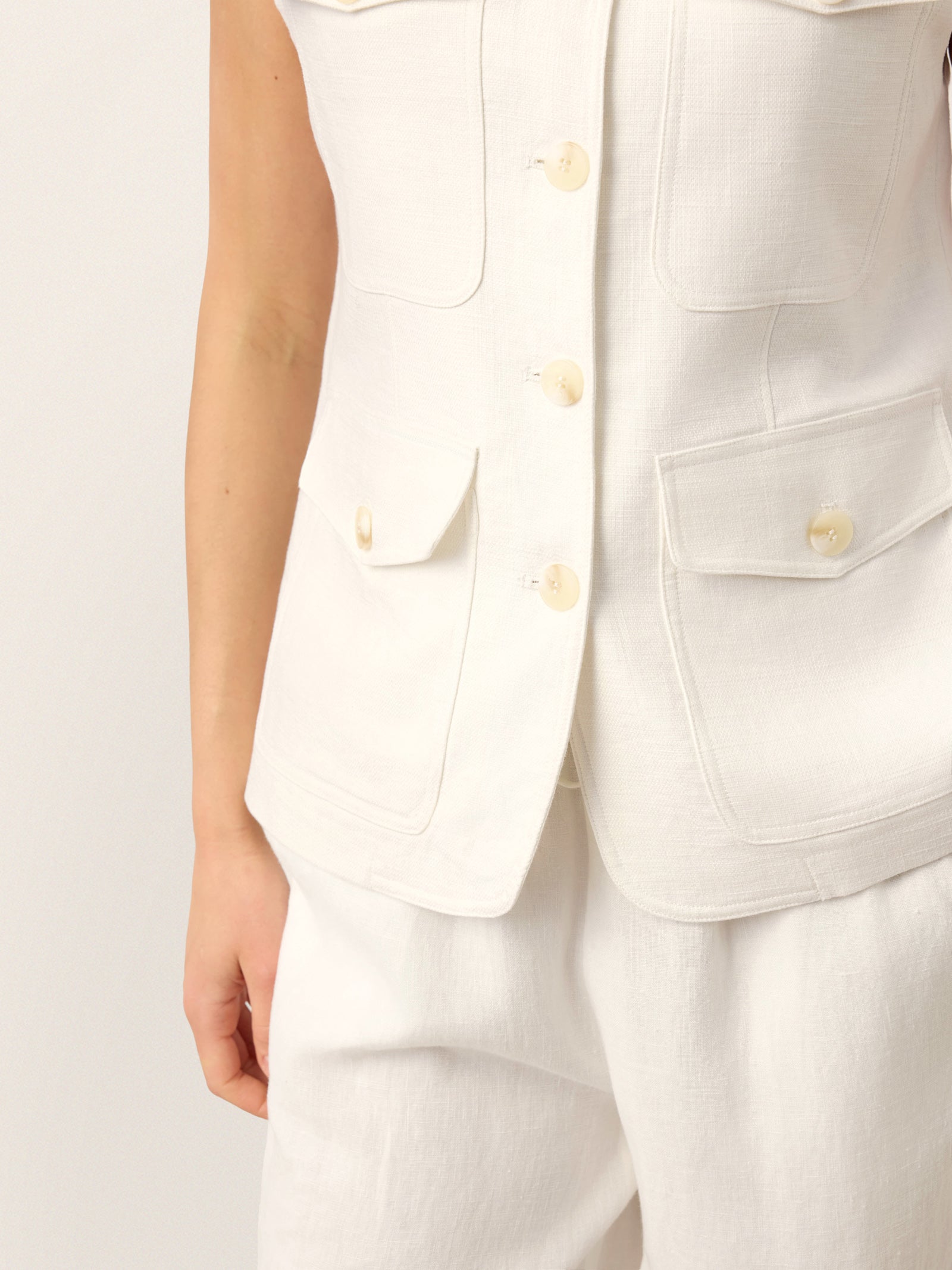 100% Linen Four-Pocket Tailored Sleeveless Vest COSIMA