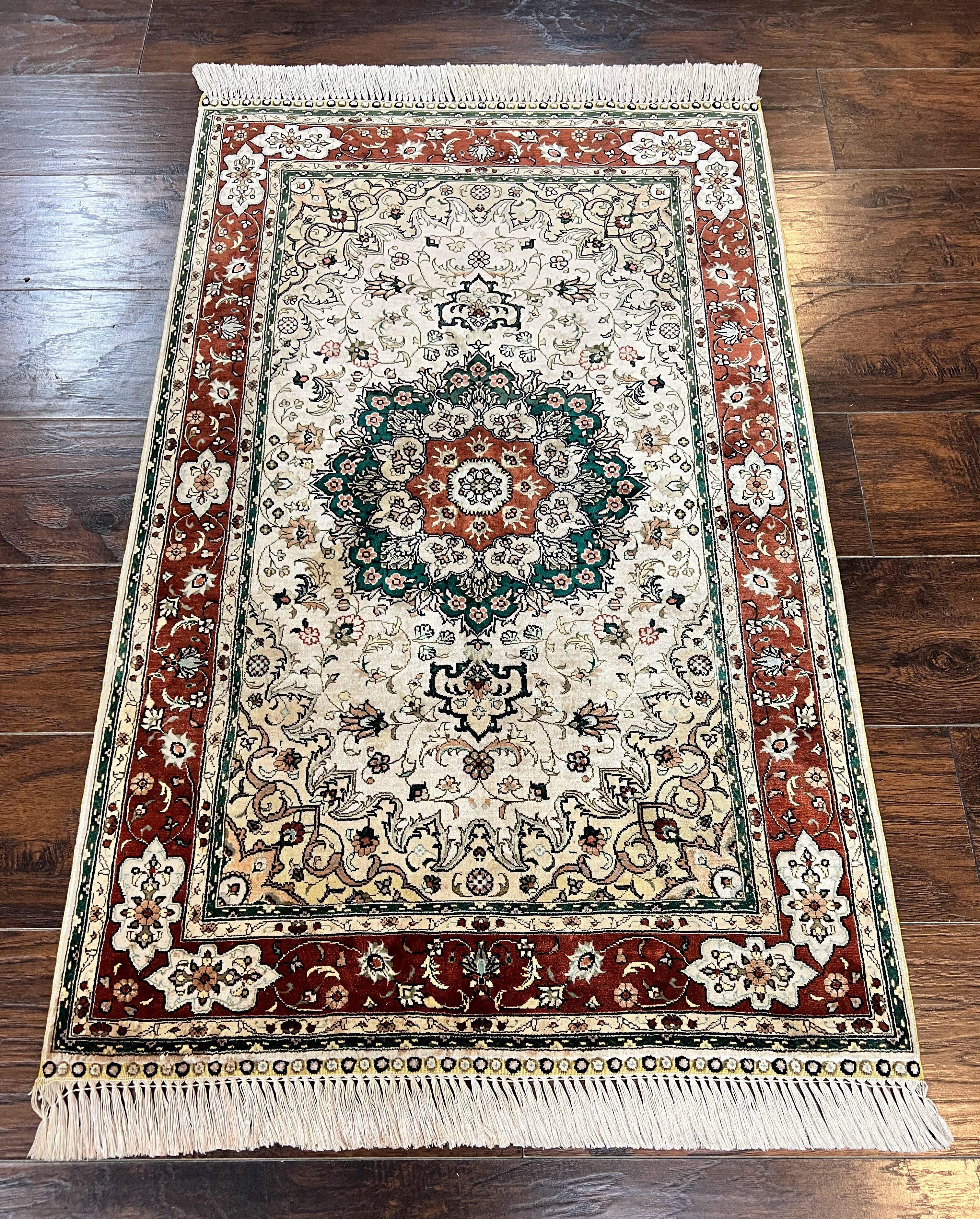 Silk Turkish Kayseri Rug 2.7 x 4, Floral Medallion, Fine Oriental Carpet, Small Vintage Rug, Silk Pile on Silk Foundation, Hand Knotted