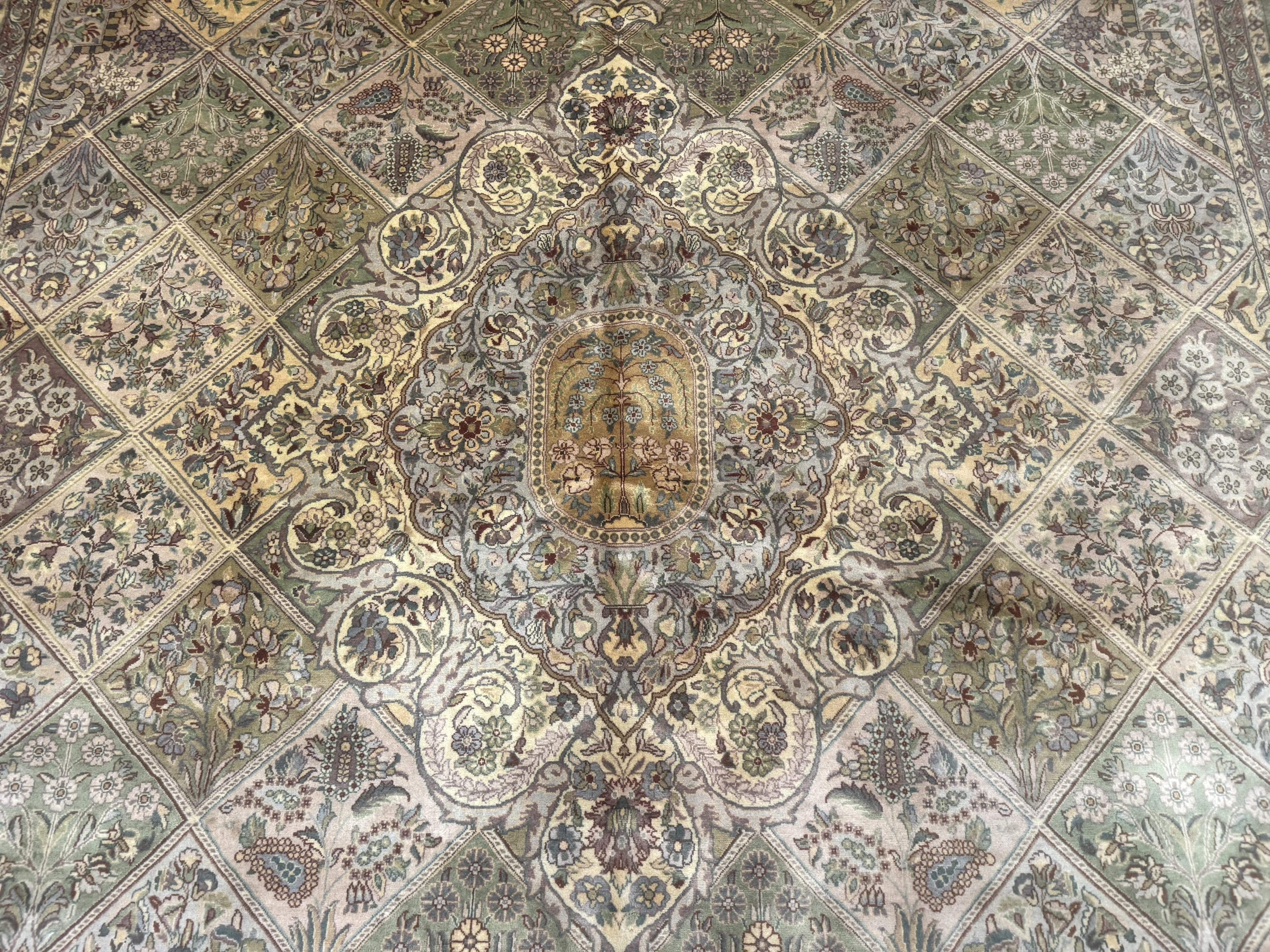 Pak Persian Rug 9x12, Diamond Panel Design, Fine 225 KPSI, Wool