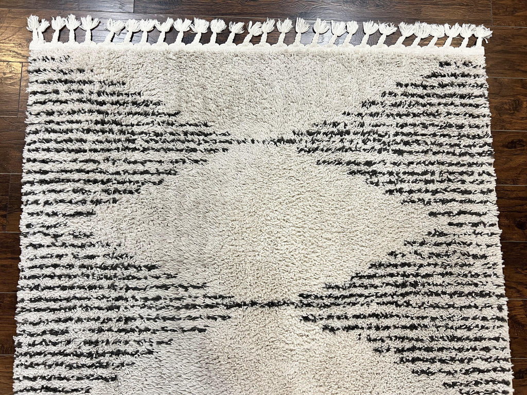 Shag Rug 5x8, Off White and Black Modern Contemporary Shag Area Rug, Moroccan Style Rug 5 x 8 ft, Medium Sized Rug, nuLoom Rug