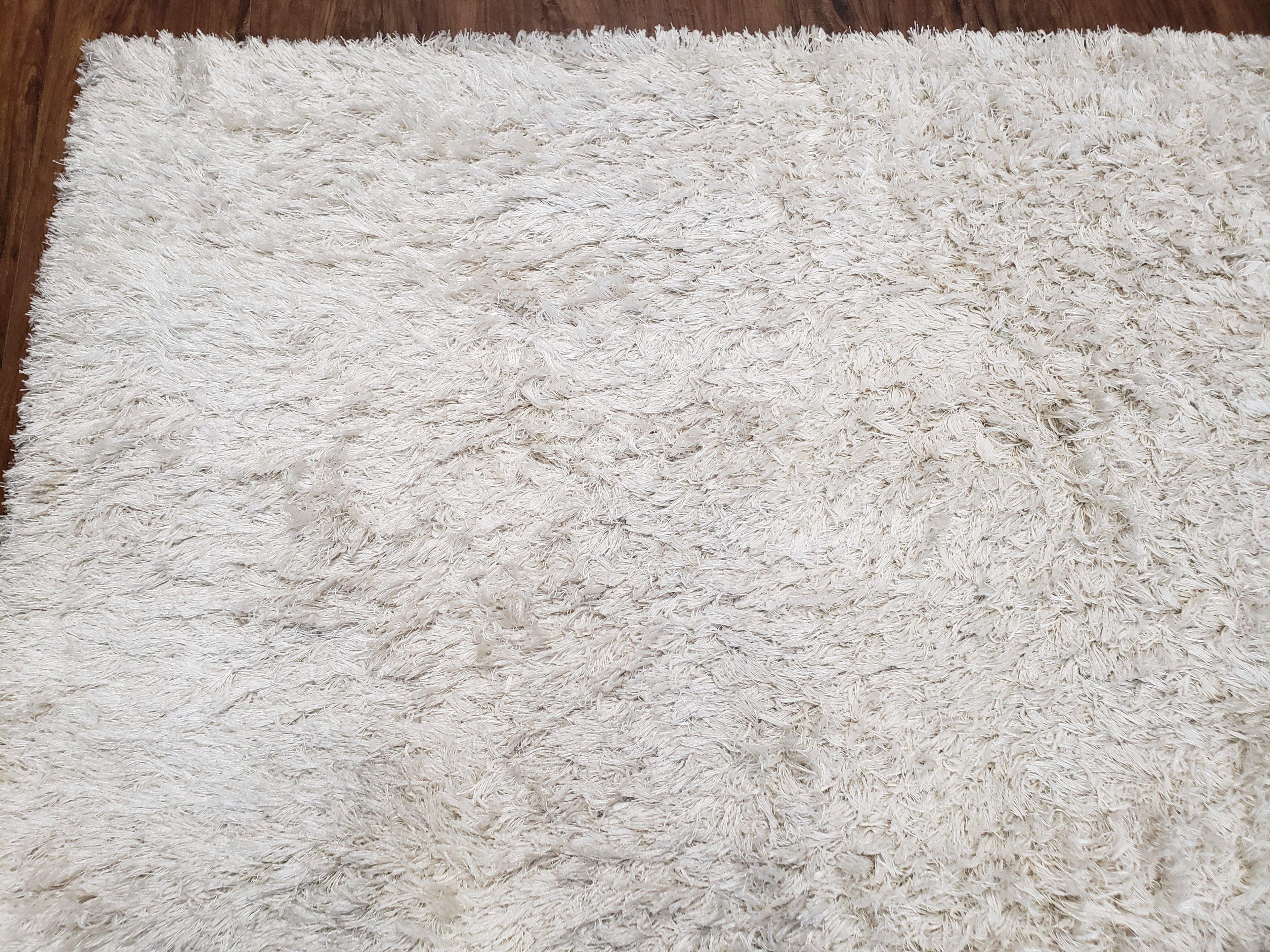 Safavieh Shag Rug 5x8, Pearl White Color, Isaac Mizrachi Shag Collection 5x7 Carpet, High Pile Soft Fluffly Bedroom Rug, Living Room Rug