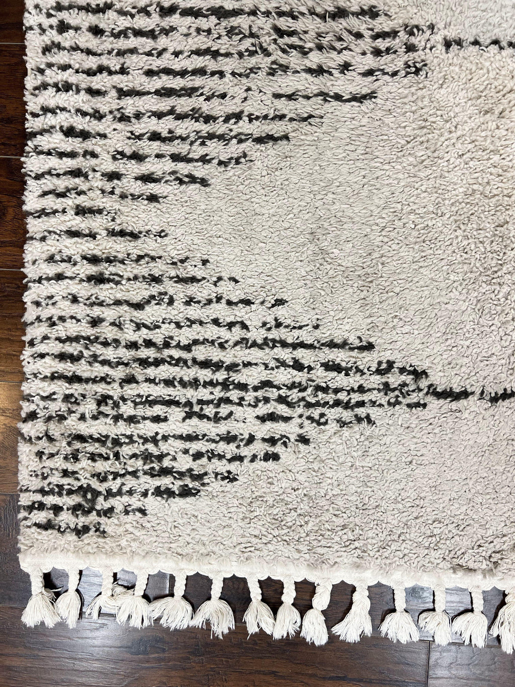 Shag Rug 5x8, Off White and Black Modern Contemporary Shag Area Rug, Moroccan Style Rug 5 x 8 ft, Medium Sized Rug, nuLoom Rug
