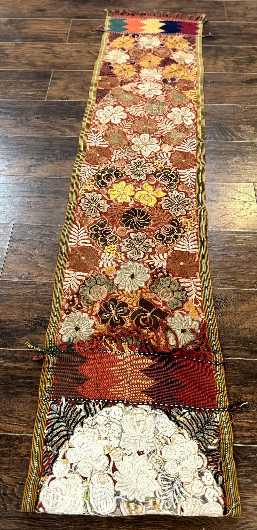 Vintage Table Runner 1.5 x 7.5, Floral
