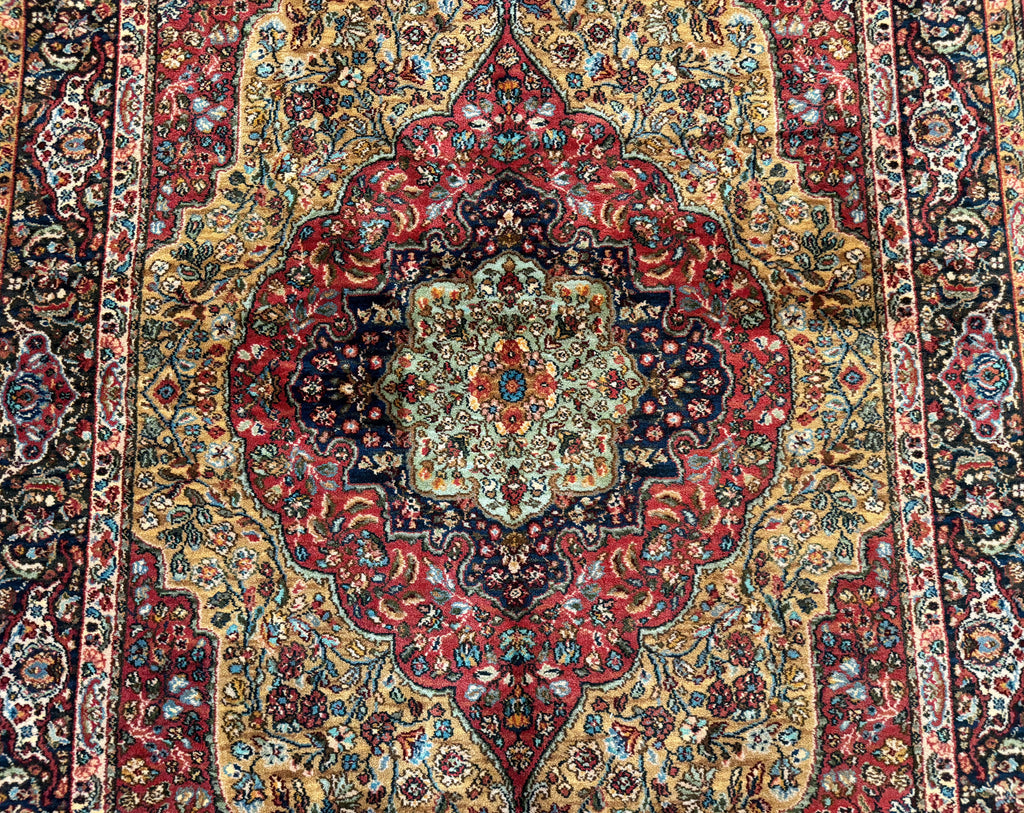 Karastan Rug 5.9 x 9 Medallion Kirman #700/718, Original 700 Series, Wool, Discontinued, Vintage