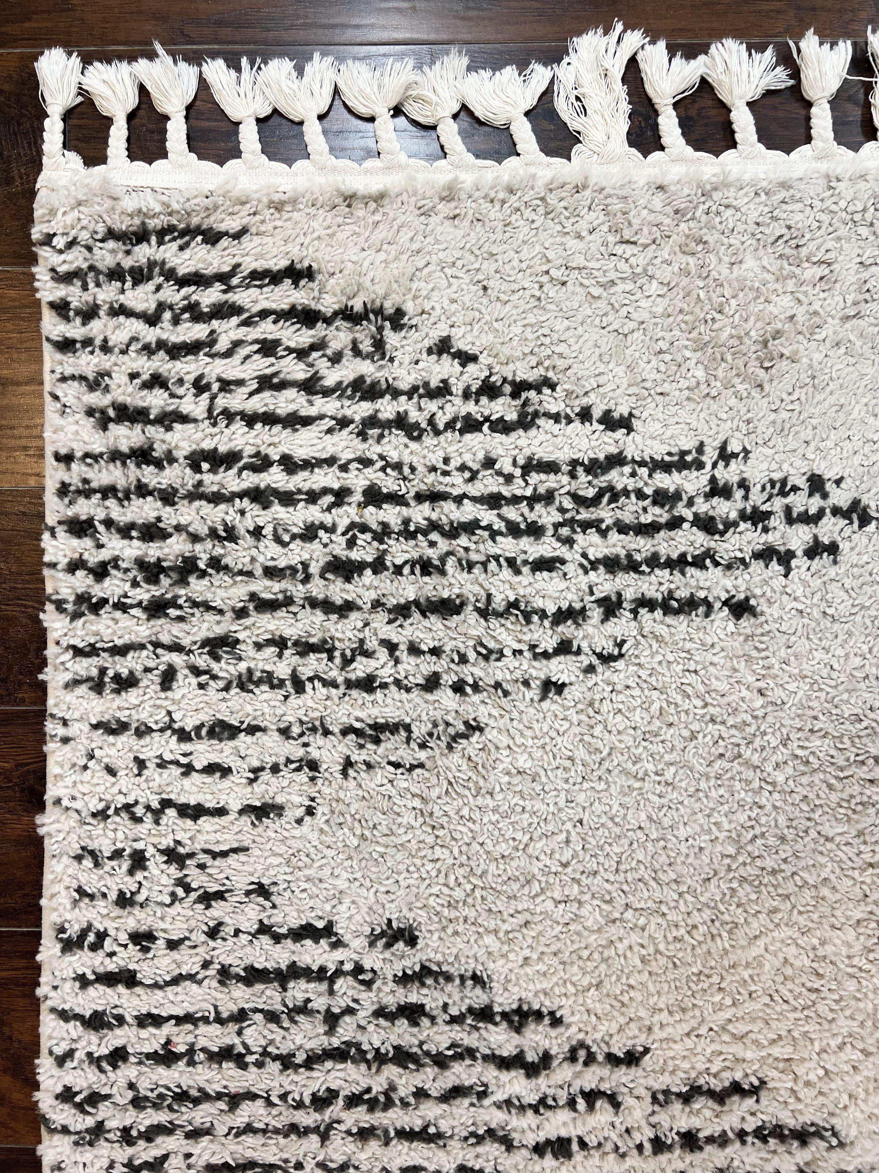 Shag Rug 5x8, Off White and Black Modern Contemporary Shag Area Rug, Moroccan Style Rug 5 x 8 ft, Medium Sized Rug, nuLoom Rug